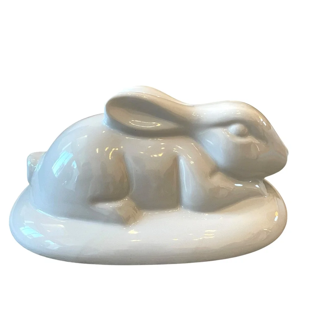 Zrike Brands Easter Bunny Rabbit Lidded Casserole Dish White Ceramic NEW